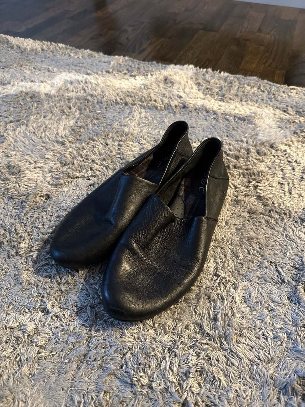b.o.c. Born Concept Women's Black Leather Slip On Notched Vamp Flats